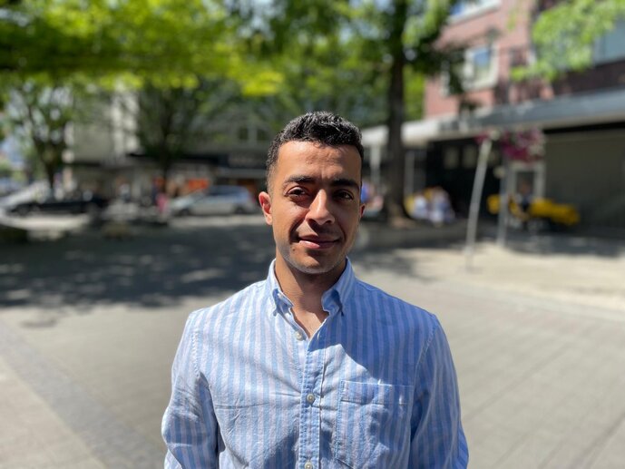 Porträt: Hamza Abu Howidy  - Bildrechte bei S. Fischer Verlage, mit Judith Poppe