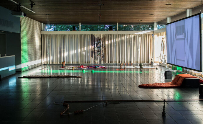 «C at the End of A Line is A Whisper», Tatjana Stürmer, 2020, Installationsansichten ZKM Pavillon