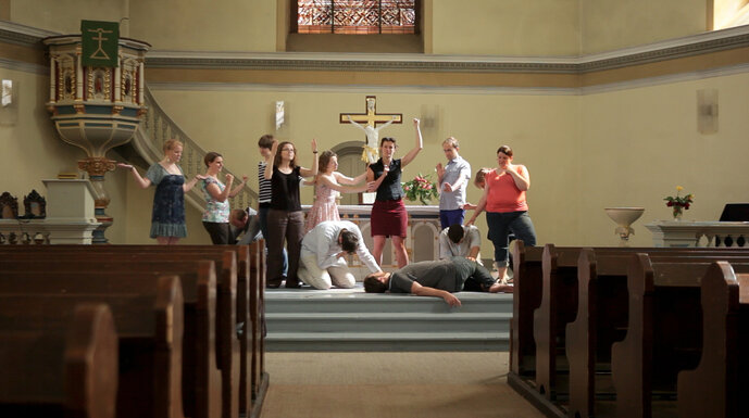 Filmstill: "Gnade üben", 2016