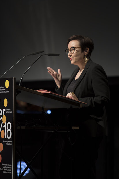 Dr. Maria Männig bei der Eröffnung des Wintersemesters 2017 an der HfG Karlsruhe