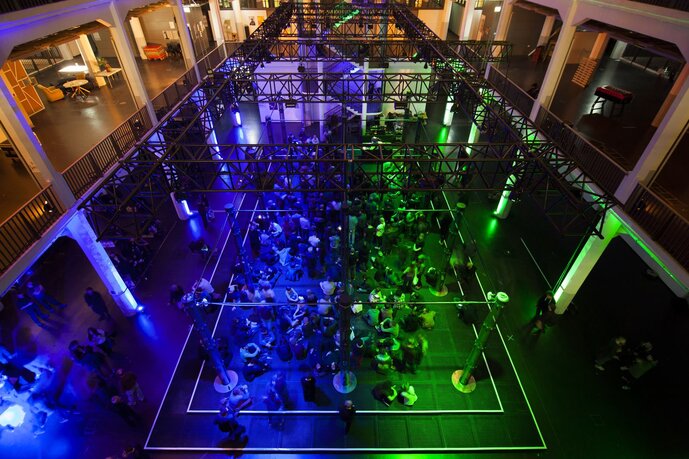 Live-Performance von Kyoka über das Lautsprechersystem 4DSOUND im Lichthof 4 der HfG Karlsruhe, ZKM | Zentrum für Kunst und Medien, 2016