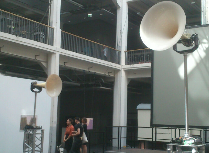 HfG Lichthof 4, Gesture & Argument