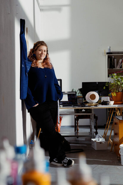 Die Künstlerin Anna-Lina Helsen