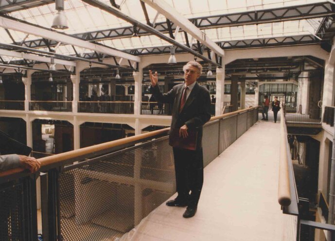 Heinrich Klotz bei der Eröffnung der HfG