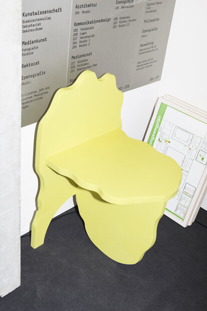 Lutzenland Stuhl, 2017 – 47 x 75 x 47cm, Holz lackiert, sonnengelb – Design: Oliver Boualam