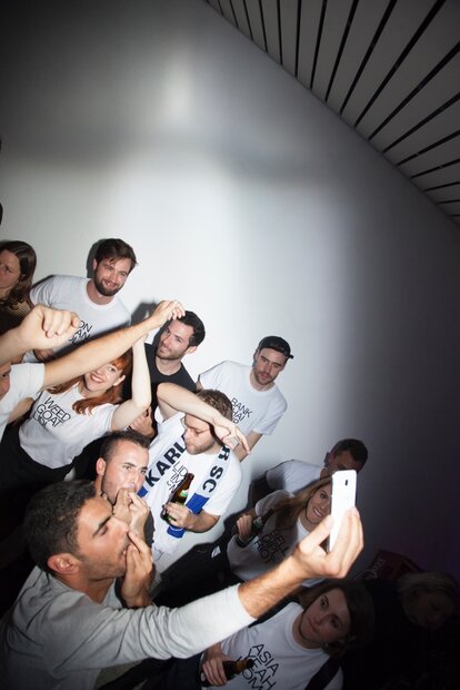 „COLA TAXI OKAY“ von Larissa Mantel