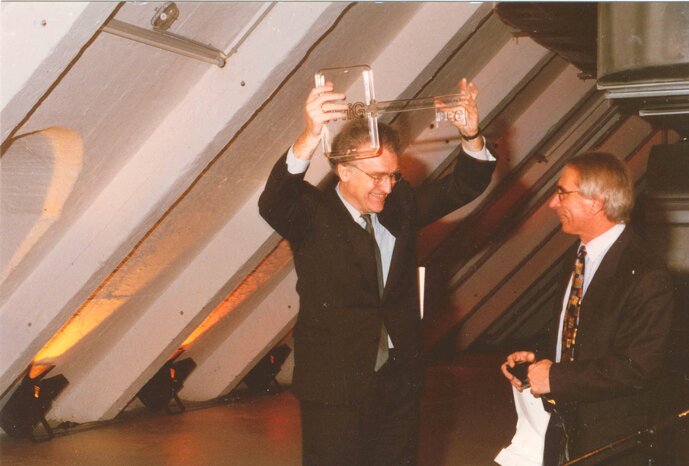 Schlüsselübergabe an Heinrich Klotz, Feb. 1996