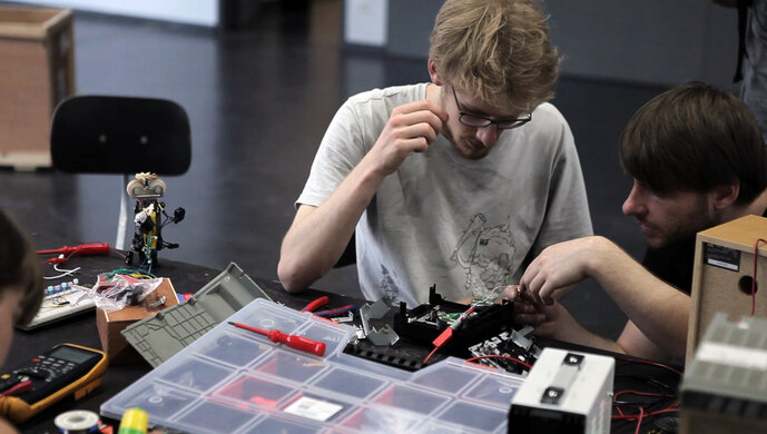 „Dumpster Drum Machine“, Workshop-Impression