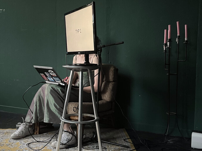 Hazel Meggie Zander liest