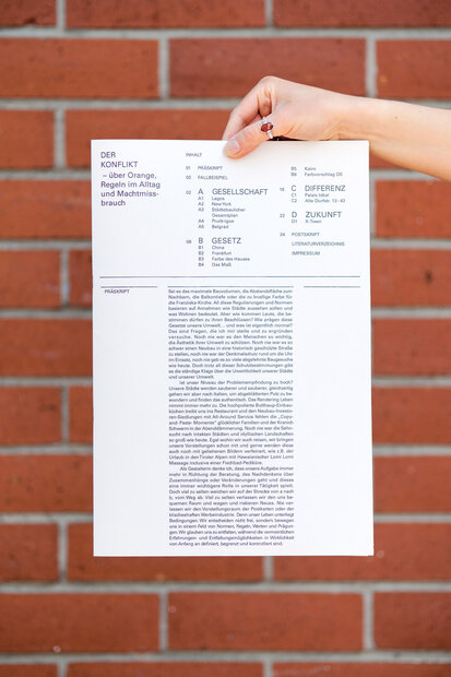 Magazin auf Ziegelbelag